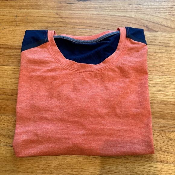 Lululemon active wear t shirt Sz Medium - Picture 12 of 12